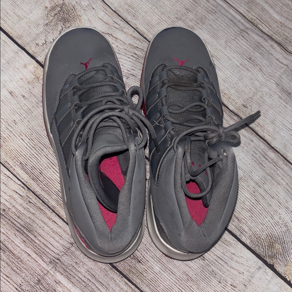 Jordan’s size 6Y - Picture 5 of 8